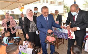 محافظ الإسماعيلية يشارك نزلاء قصر ضيافة كبار السن احتفالهم بالعيد