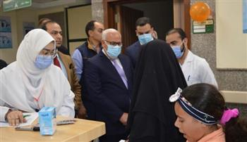   محافظ بورسعيد يتفقد عددا من المستشفيات ويقدم التهنئة لأطقم الأطباء والتمريض