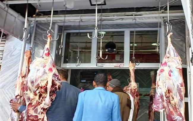 حملة تموينية للتفتيش على محال الجزارة والمخابز في حي السيدة زينب