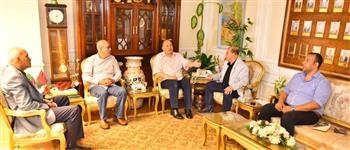 محافظ أسيوط يلتقي رئيس جهاز تعمير الوادي الجديد لمناقشة مشروعات حياة كريمة