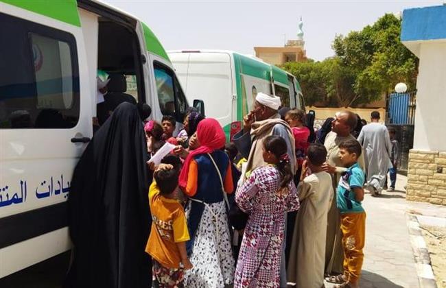 الكشف على 989 مواطنًا خلال قافلة طبية مجانية بقنا