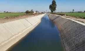 محافظ أسيوط يتابع تنفيذ المشروع القومي لتبطين وتأهيل الترع والمجاري المائية