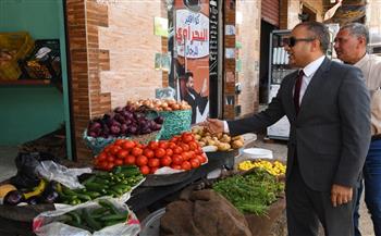   «أبو كريشة» يفاجئ شادر الخضروات والفاكهة وعدد من المحال التجارية بدشنا شمال قنا