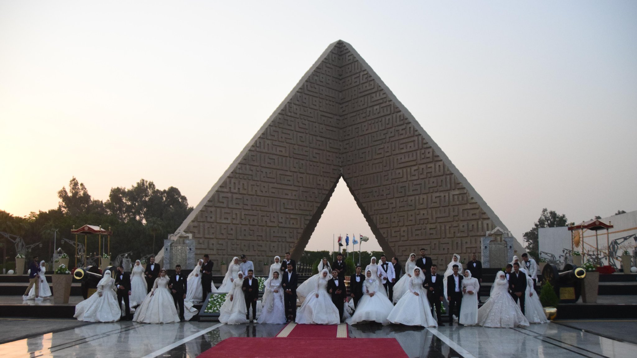 المنطقة المركزية العسكرية تنظم حفل زفاف جماعي لعدد 100 شاب وفتاة
