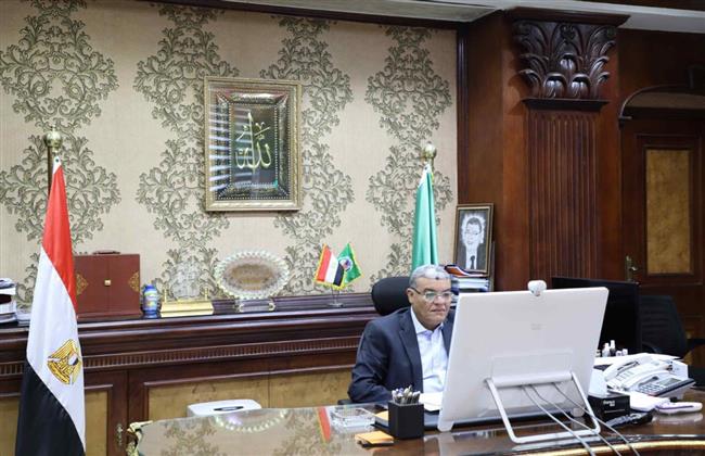 محافظ المنيا يشارك في اجتماع وزير التنمية المحلية لمتابعة انتظام توريد القمح