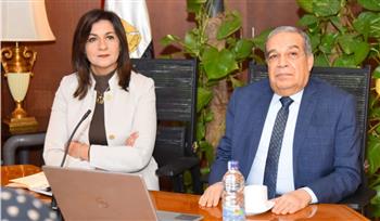   وزيرا الهجرة والإنتاج الحربي يعقدان اجتماعا مع الخبراء الأجانب المشاركين فى «مصر تستطيع بالصناعة»