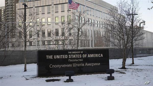 وول ستريت جورنال: الولايات المتحدة تدرس إرسال قوات خاصة لحراسة سفارتها فى كييف