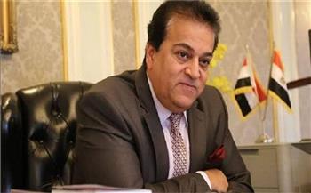 وزير التعليم العالي يستعرض تقريرا حول أعمال تجهيزات جامعة الزقازيق الأهلية
