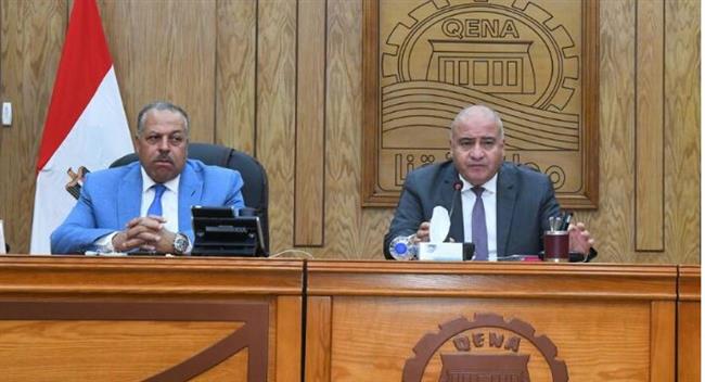 " الداودى " يكلف " الطيبى" متابعة أعمال تدبيش وتبطين ترعة الاحمدية  بقنا