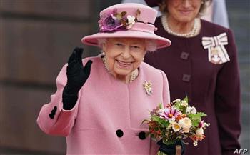   الملكة إليزابيث تحضر معرض الزهور في تشيلسي