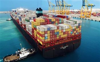   نشاط في حركة السفن والحاويات وتداول البضائع بميناء الإسكندرية