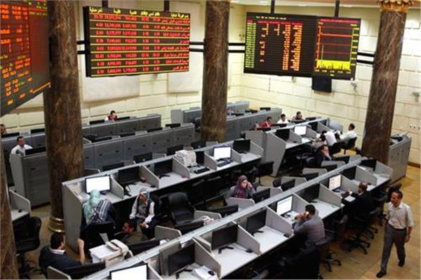 تراجع جماعي لمؤشرات البورصة المصرية بمنتصف تعاملات اليوم 