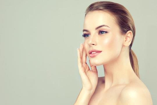 دراسة: النساء الأقل استخداما للمكياج هن أكثر سعادة