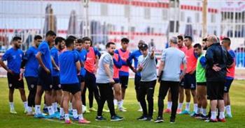 فيريرا يجتمع مع لاعبى الزمالك لتحفيزهم قبل مباراة الإسماعيلى 