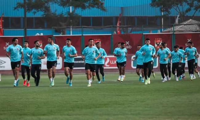 انتظام رباعى الأهلى المصاب فى المران الجماعى