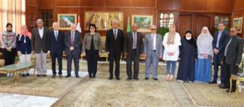 رئيس جامعة المنوفية يستقبل فريق المراجعة الخارجية من الشركة الروسية المانحة لشهادات الأيزو