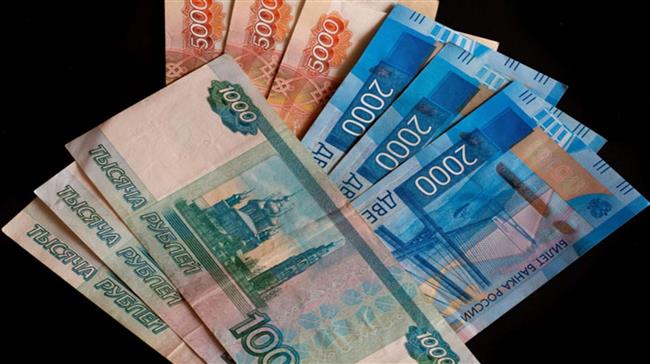 الروبل الروسي يكتسح الدولار واليورو ويصعد علي قمة العملات خلال تعاملات اليوم