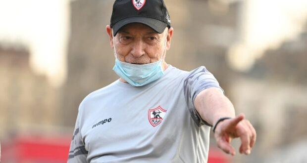 «فيريرا» يلقي محاضرة فنية على اللاعبين في مران الزمالك