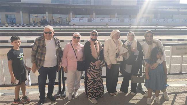 بالصور.. لحظة وصول البطلة منال رستم بمطار برج العرب