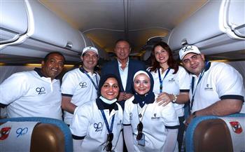   هدايا تذكارية من «مصر للطيران» لبعثة الأهلي قبل مغادرة مطار القاهرة