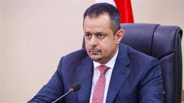 رئيس الوزراء اليمني يوجه بتطوير ميناء عدن وتفكيك وإخراج السفن المتهالكة بشكل عاجل