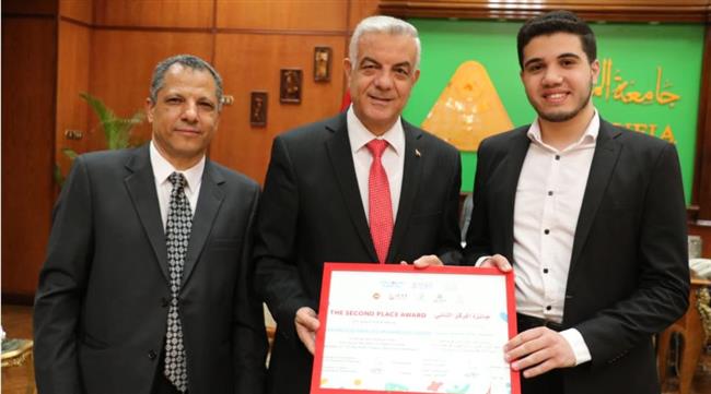 رئيس جامعة المنوفية يكرم الثانى على العالم فى مسابقة حفظ وتجويد القرآن بروسيا