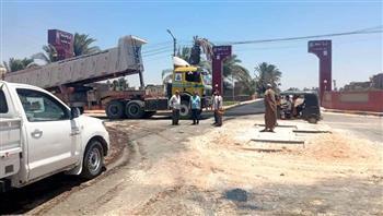 رصف طريق «بنجا - بنى حرب» فى طهطا سوهاج بتكلفة 9 ملايين جنيه
