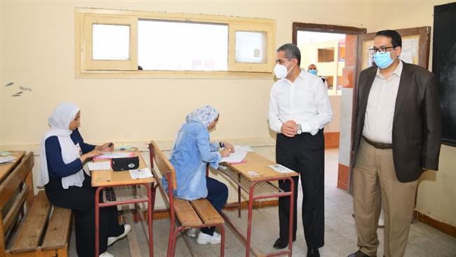 محافظ الغربية يتفقد امتحانات الدبلومات الفنية بطنطا 
