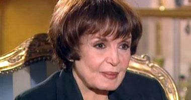 سميرة أحمد تهدي جائزة الريادة السينمائية للراحل سمير صبري