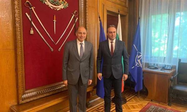 وزير الدفاع البلغاري: مصر ركيزة الأمن والاستقرار في المنطقة