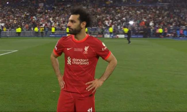 بعد الهزيمة.. محمد هنيدى يدعم محمد صلاح: ما اتولدش فى بقه معلقة دهب