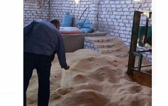 ضبط أجولة من فريك القمح قبل التربح غير المشروع منها ببني سويف 