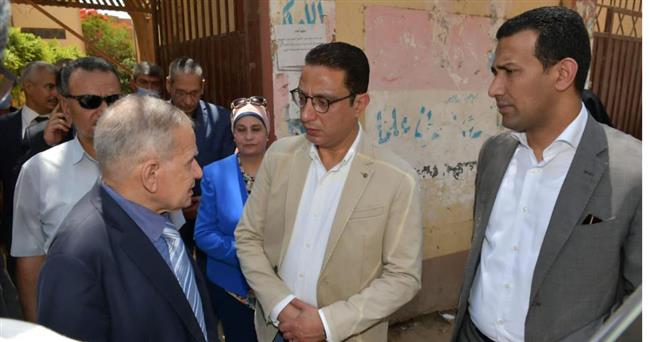 محافظ الفيوم ونائب وزير التربية والتعليم يتفقدان لجان امتحانات الدبلومات الفنية