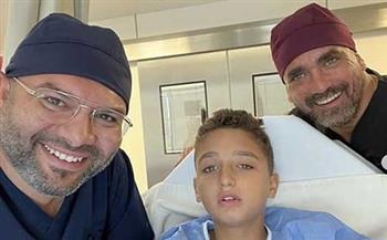   أمير كرارة يطمئن جمهوره على  ابنه سليم بعد إجرائه  لعملية جراحية 