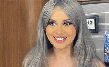 "ياسمين رئيس" تروج لفيلم «ضرب نار» بالشعر الأبيض 
