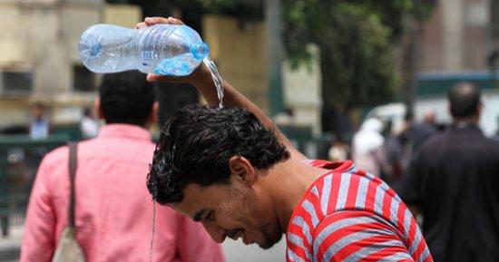ارتداء الكابات وشرب المياه.. «الأرصاد» تحذر المواطنين بشأن الـ6 ساعات الخطيرة