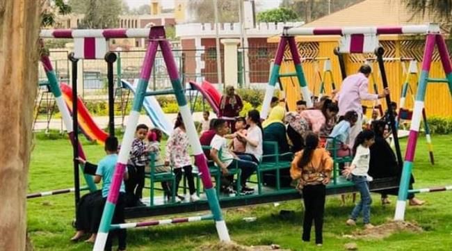 توافد الزوار على حدائق الرى بالقناطر والمركز الثقافي الافريقي بأسوان للاحتفال بالعيد  