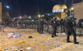   وزير الأوقاف الفلسطيني: رفع الأعلام الإسرائيلية في المسجد الأقصى اعتداء صارخ على المقدسات