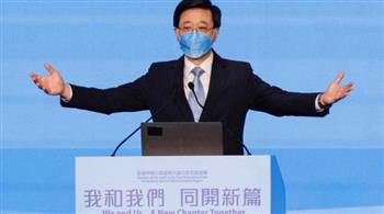   زعيم هونج كونج القادم «جون لي» يتلقى خطاب تعيينه من بكين