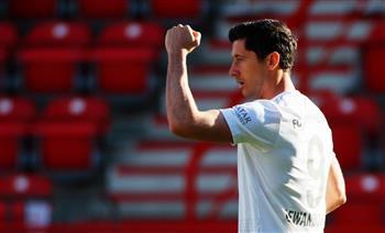 وصيف مبابي بديلا لليفاندوفسكي في برشلونة