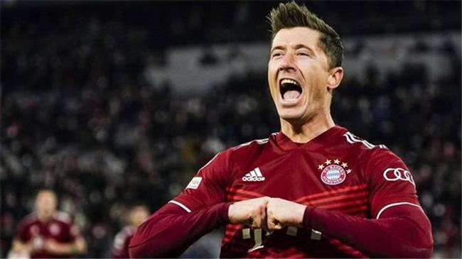 تيباس: برشلونة لا يستطيع شراء ليفاندوفسكي إلا في حالة واحدة
