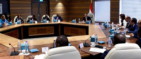 رئيس الوزراء يلتقي مفوض الاتحاد الأفريقي للشئون الاقتصادية