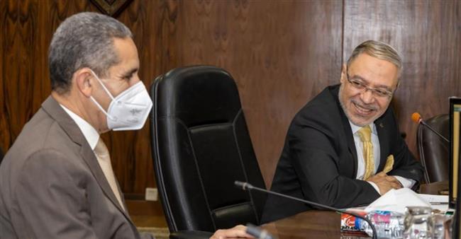 محافظ الغربية:  قوافل جامعة طنطا  تدعم المبادرات الرئاسية فى القرى الأكثر احتياجًا 