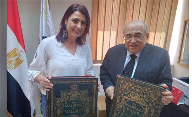 إهداء نادر لمكتبة الإسكندرية من د.عصام خضره 
