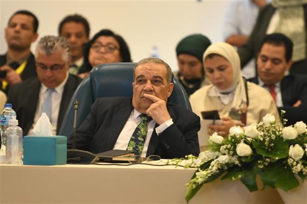 وزير الدولة للإنتاج الحربي يحضر حلقة نقاشية حول «آفاق الاستثمار الصناعي في مصر»