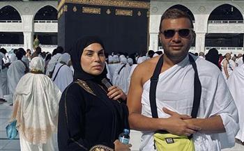 رامي صبري ينشر صور له من مكه ويعلق: «عمره لأخي كريم الغالي»