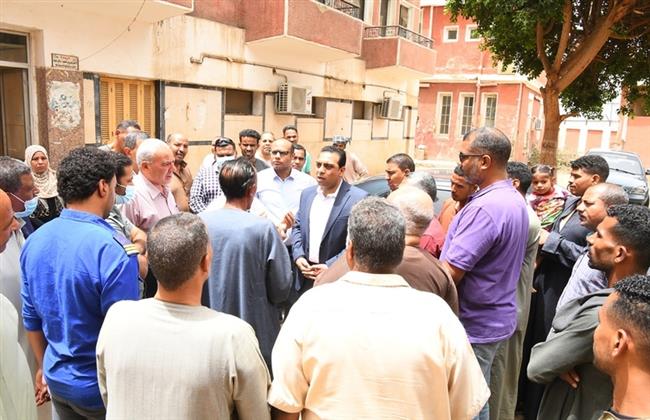 نائب محافظ قنا يفاجئ المنشآت الطبية بمركزى قوص ونقادة