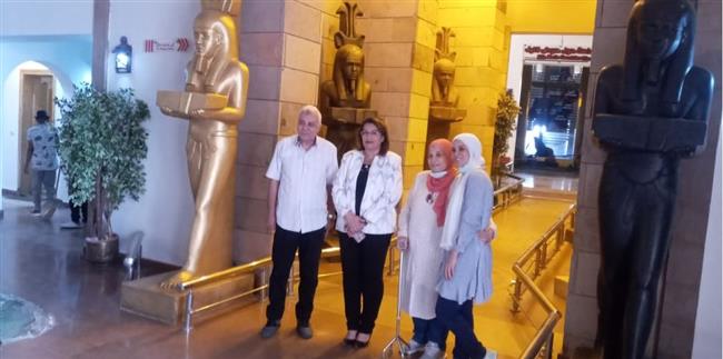 اقبال كبير من المصريين والأجانب على زيارة النصب التذكارى بأسوان 