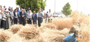  "أبو كريشة " يتابع إستلام محصول القمح بصومعة المراشدة في قنا 