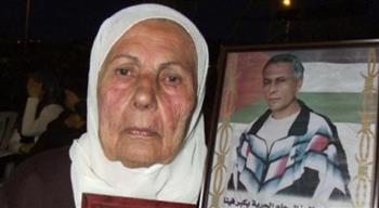   ظلت تنتظره قرابة 40 عاما.. وفاة والدة كريم يونس عميد الأسرى الفلسطينيين